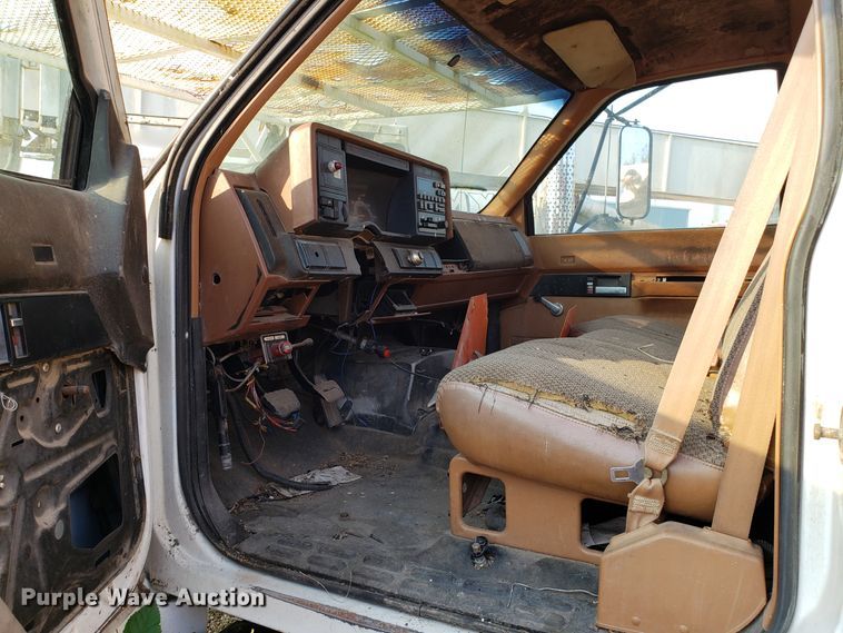 image for item DH2814 1991 Chevrolet Kodiak C6500 bucket tuck