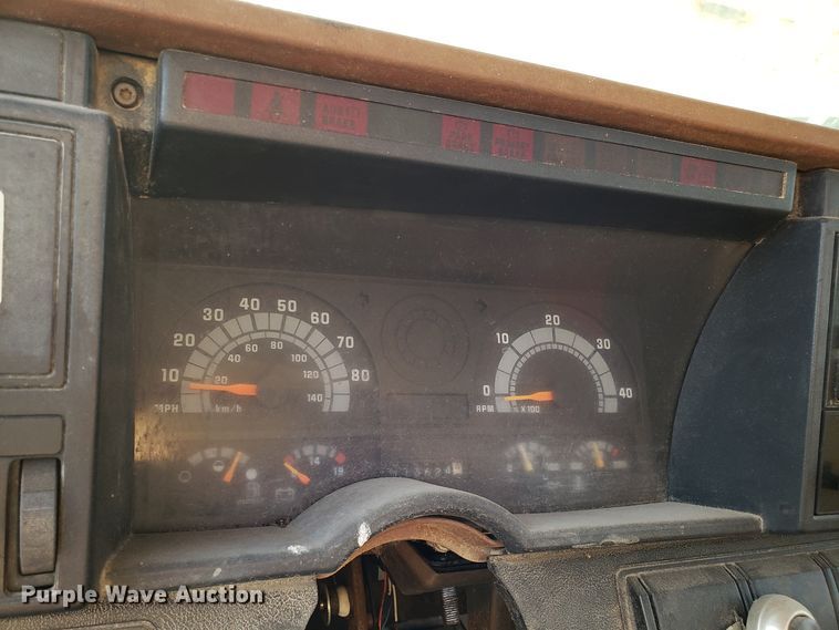 image for item DH2814 1991 Chevrolet Kodiak C6500 bucket tuck