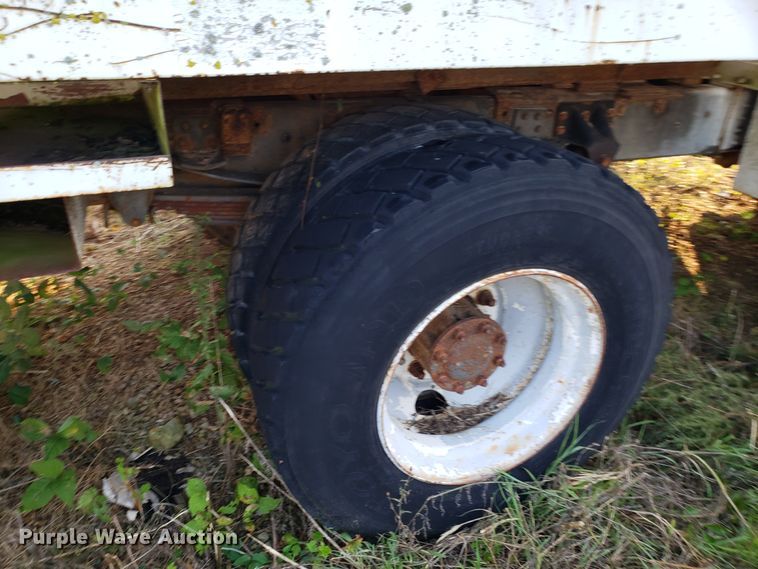 image for item DH2814 1991 Chevrolet Kodiak C6500 bucket tuck