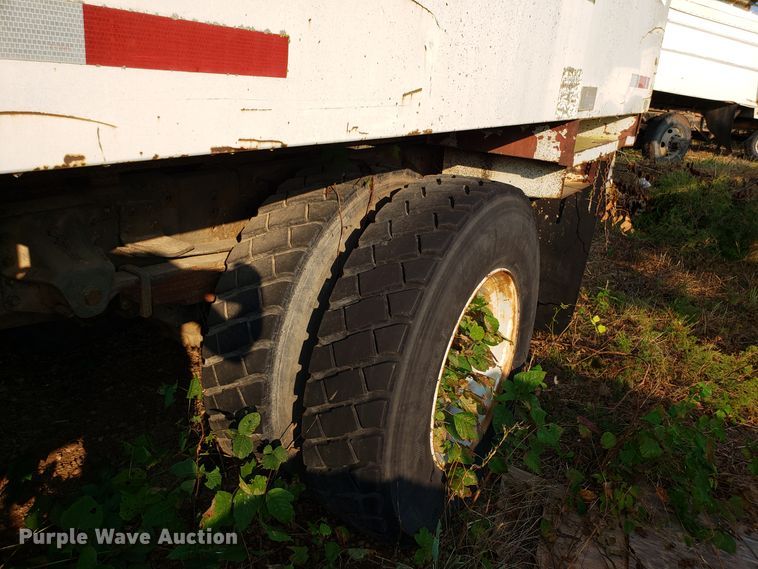 image for item DH2814 1991 Chevrolet Kodiak C6500 bucket tuck