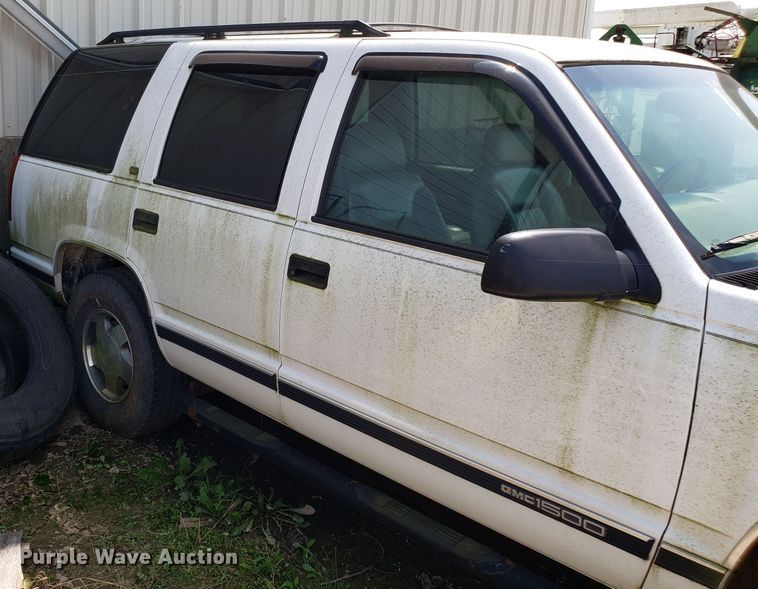 image for item DH2818 1999 GMC Yukon SUV