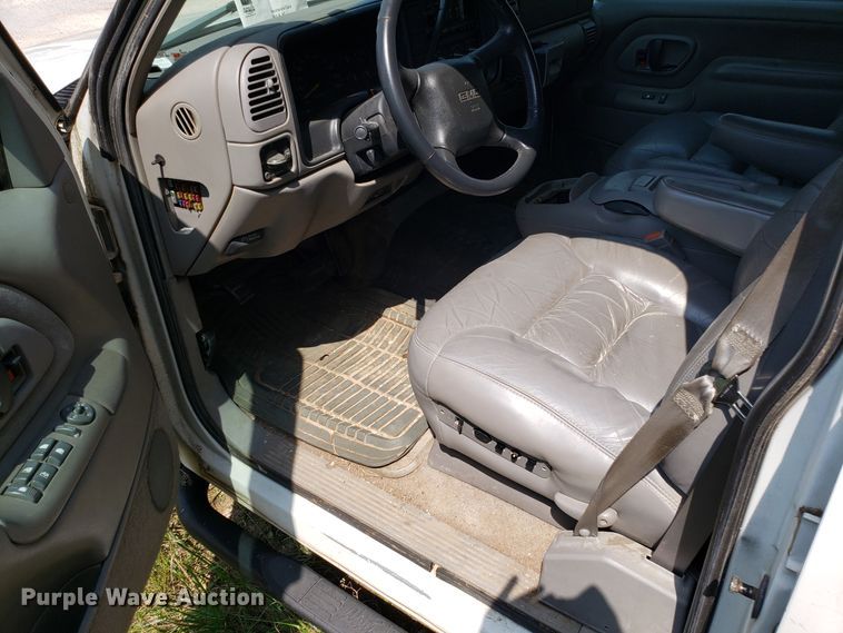 image for item DH2818 1999 GMC Yukon SUV