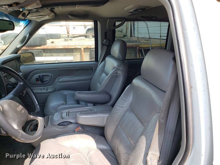 image for item DH2818 1999 GMC Yukon SUV