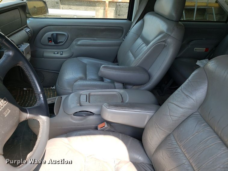 image for item DH2818 1999 GMC Yukon SUV