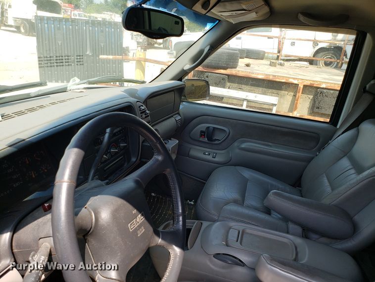 image for item DH2818 1999 GMC Yukon SUV