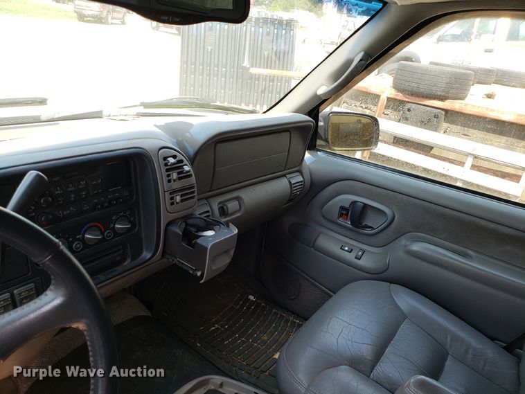 image for item DH2818 1999 GMC Yukon SUV