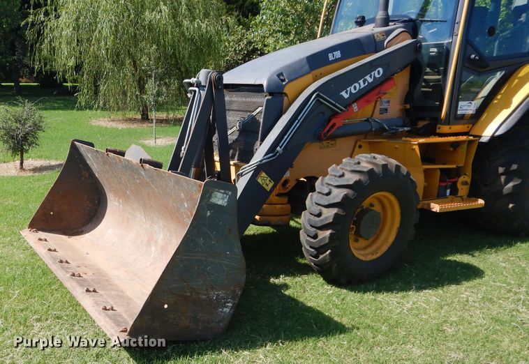 image for item DH3507 2012 Volvo BL70B backhoe