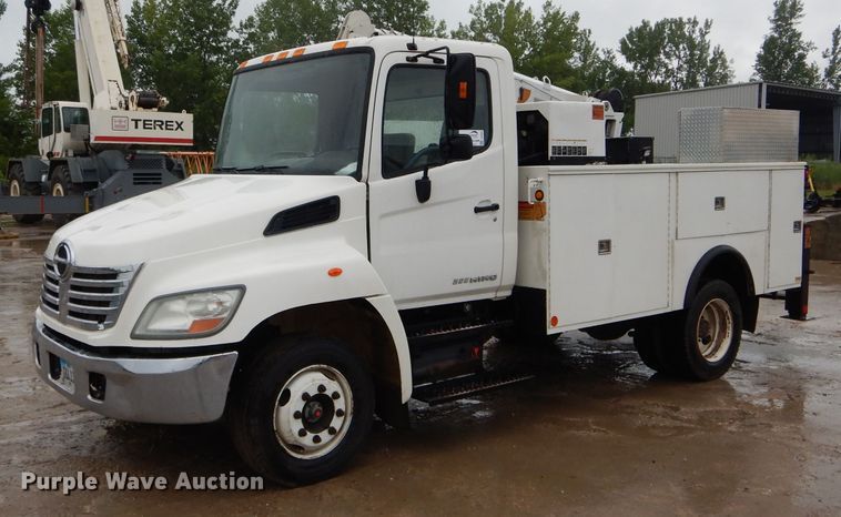 image for item DH6097 2007 Hino 258 service truck with crane