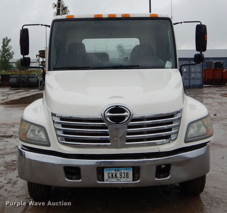 image for item DH6097 2007 Hino 258 service truck with crane