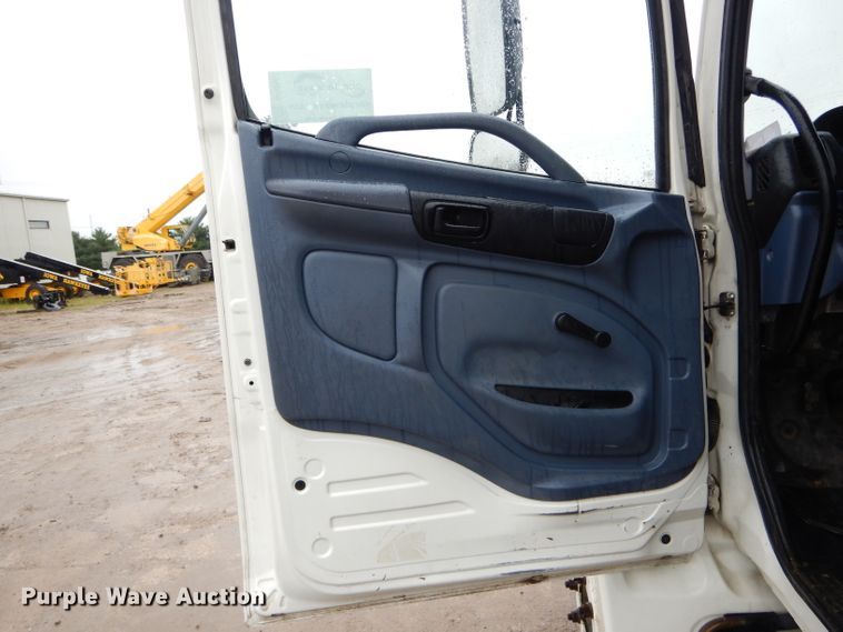 image for item DH6097 2007 Hino 258 service truck with crane