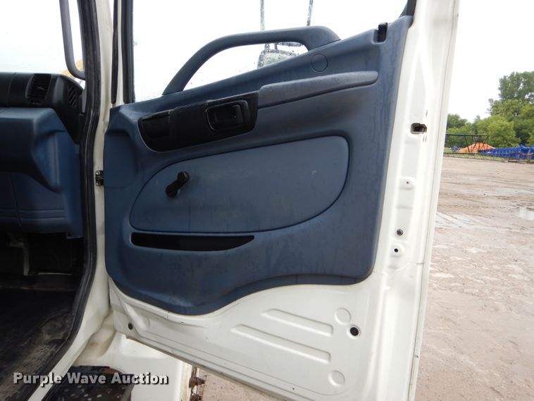 image for item DH6097 2007 Hino 258 service truck with crane