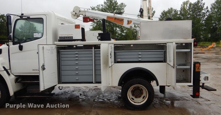 image for item DH6097 2007 Hino 258 service truck with crane