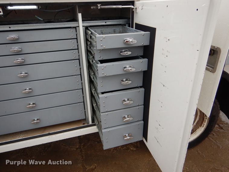 image for item DH6097 2007 Hino 258 service truck with crane