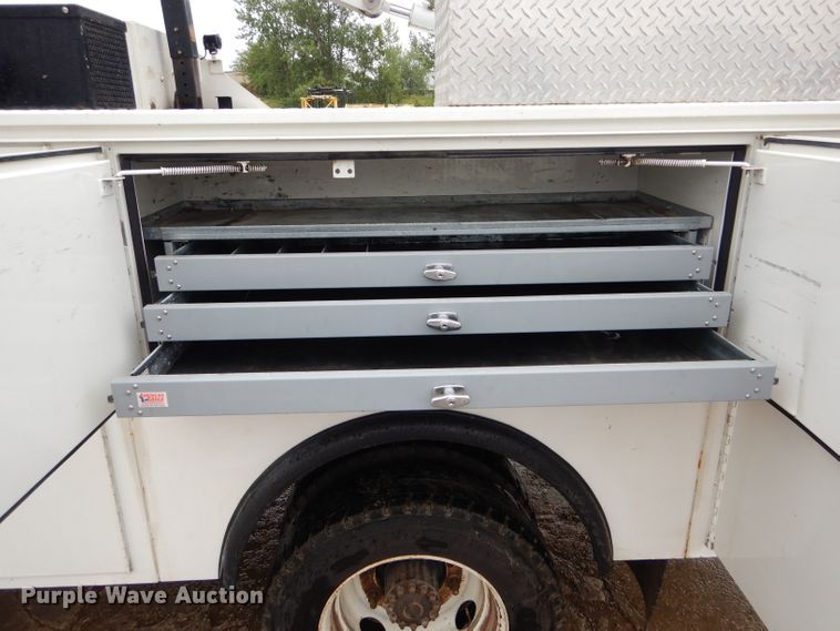 image for item DH6097 2007 Hino 258 service truck with crane