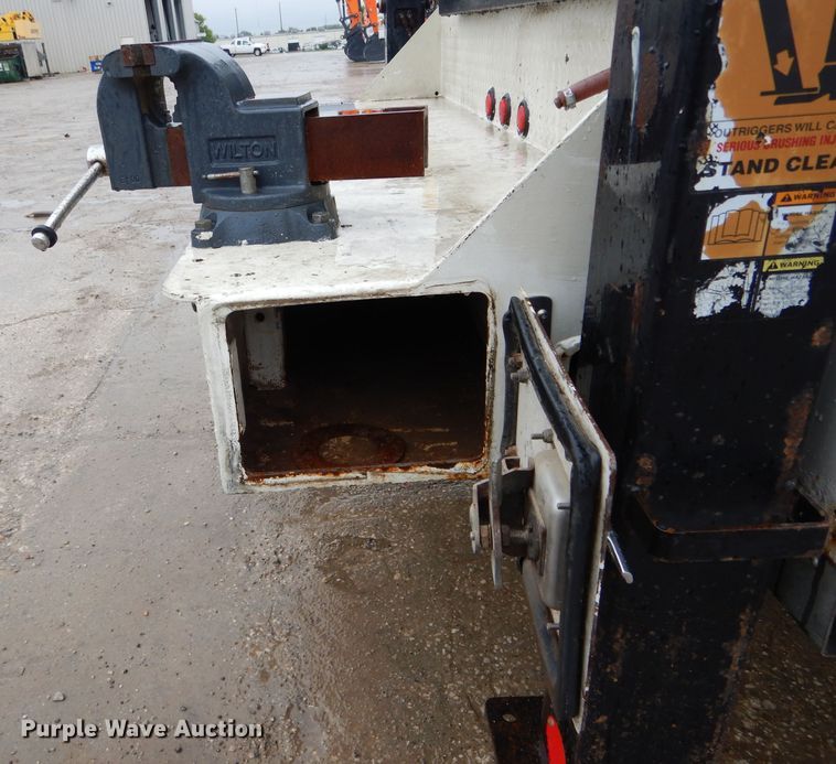 image for item DH6097 2007 Hino 258 service truck with crane