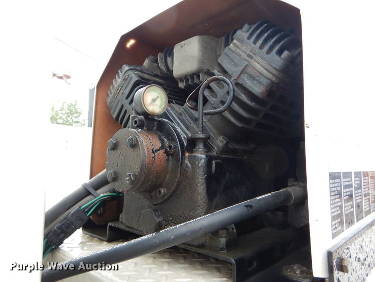 image for item DH6097 2007 Hino 258 service truck with crane