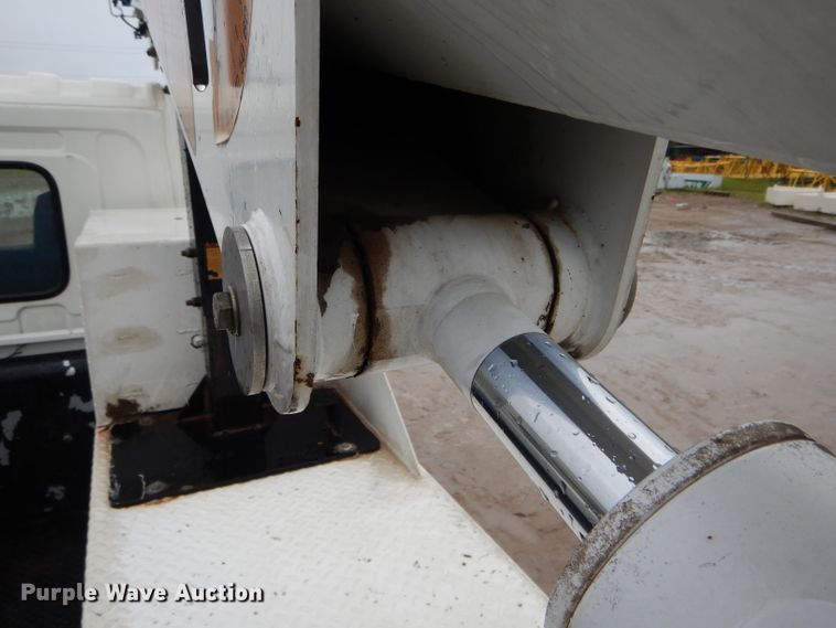 image for item DH6097 2007 Hino 258 service truck with crane