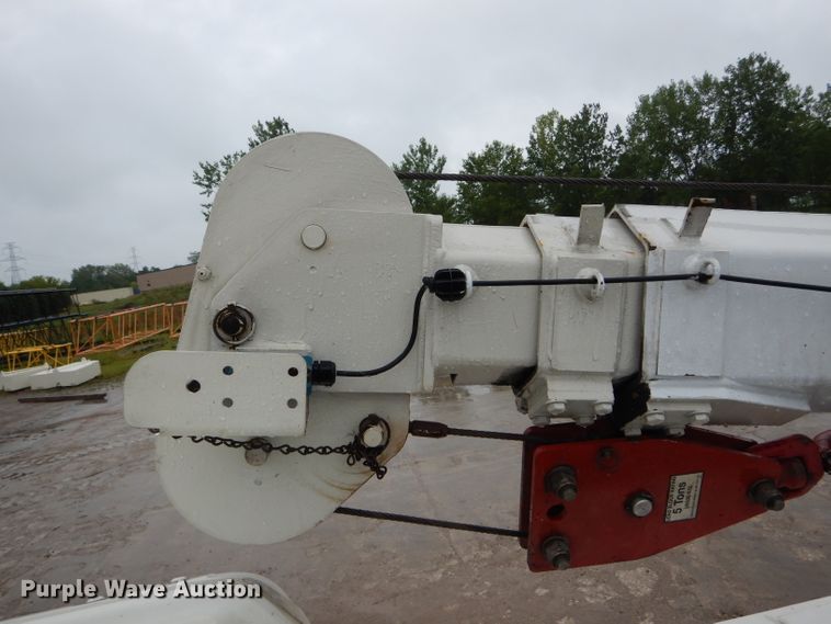 image for item DH6097 2007 Hino 258 service truck with crane