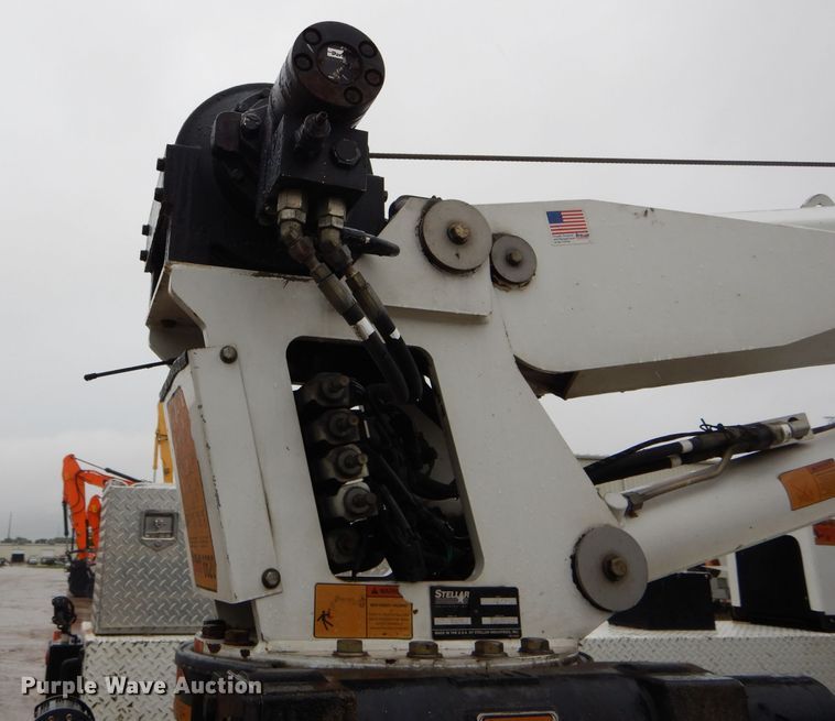 image for item DH6097 2007 Hino 258 service truck with crane