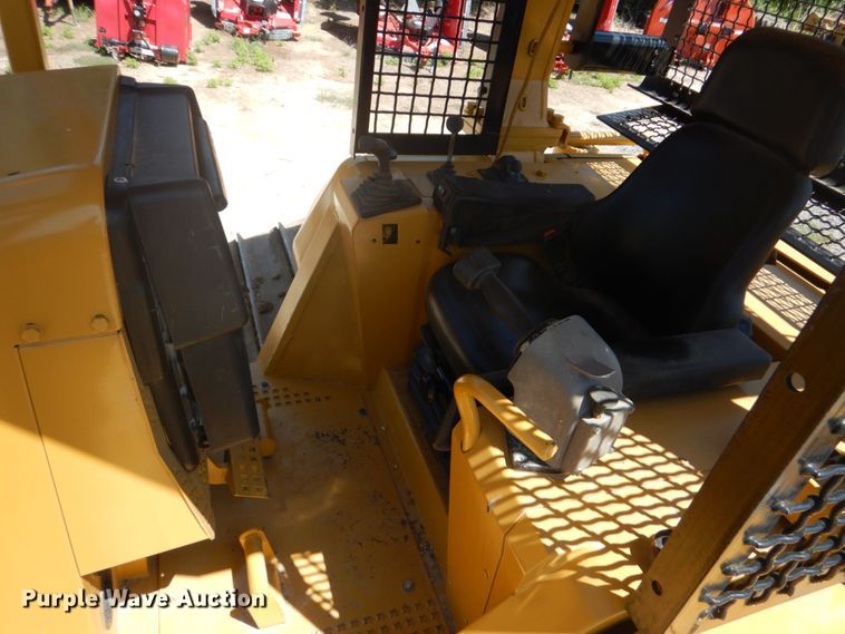 image for item DI2282 2004 Caterpillar D6N LGP dozer