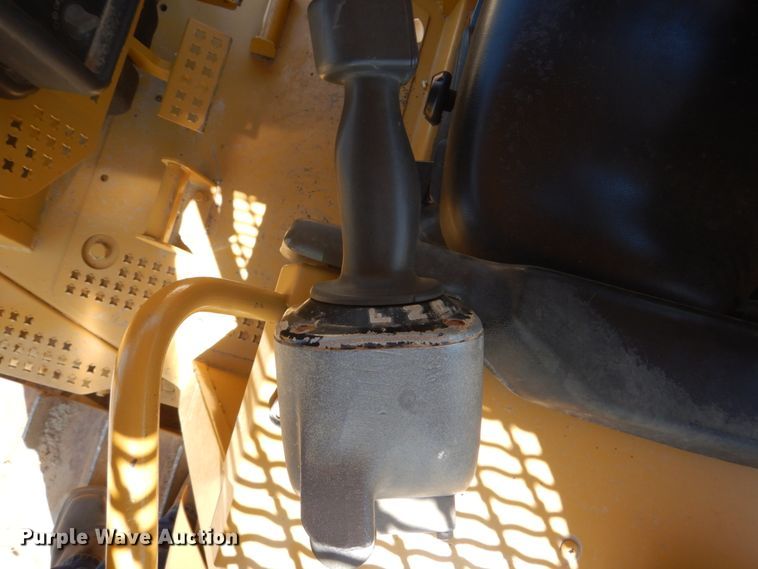 image for item DI2282 2004 Caterpillar D6N LGP dozer