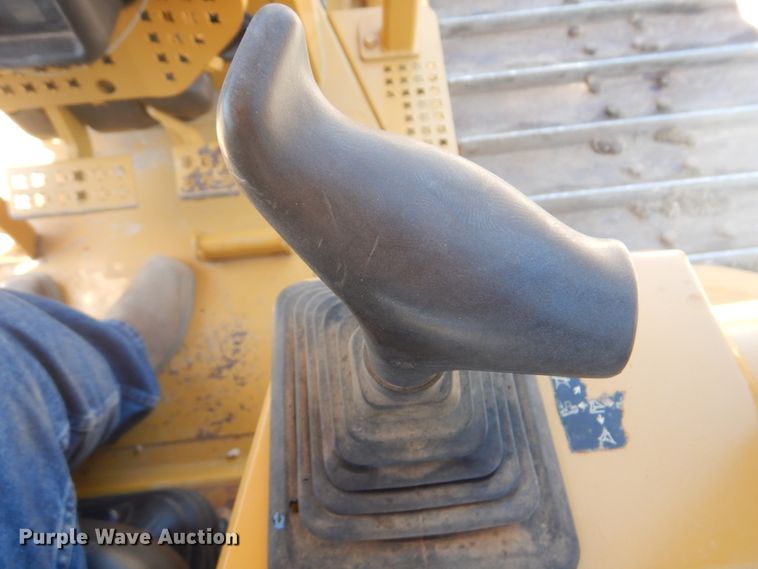 image for item DI2282 2004 Caterpillar D6N LGP dozer