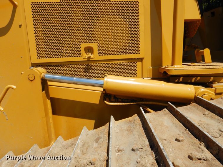 image for item DI2282 2004 Caterpillar D6N LGP dozer