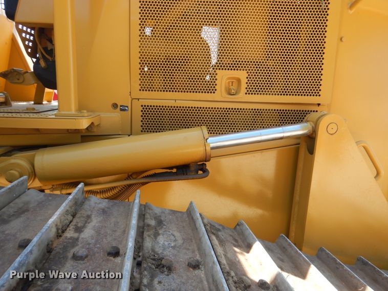 image for item DI2282 2004 Caterpillar D6N LGP dozer