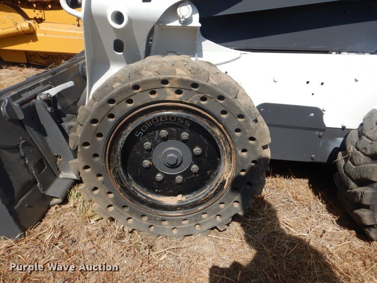 image for item DI2289 2014 Bobcat S590 skid steer