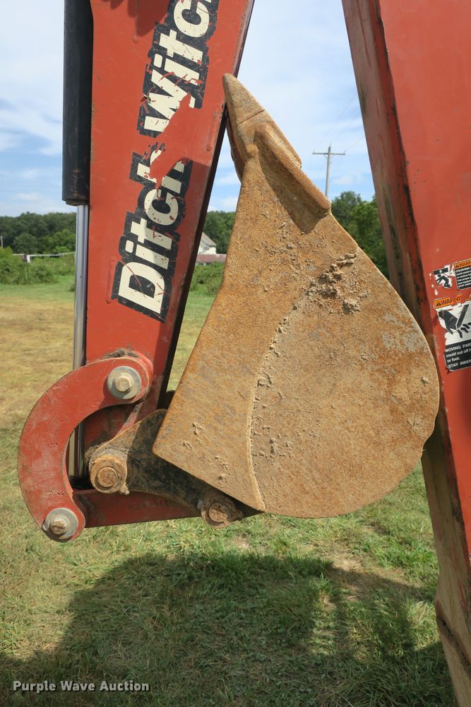 image for item EA9362 2006 Ditch Witch XT1600 tool carrier