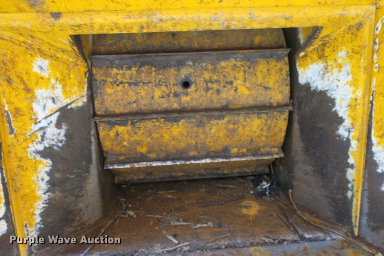 image for item EA9364 Vermeer BC1000 wood chipper