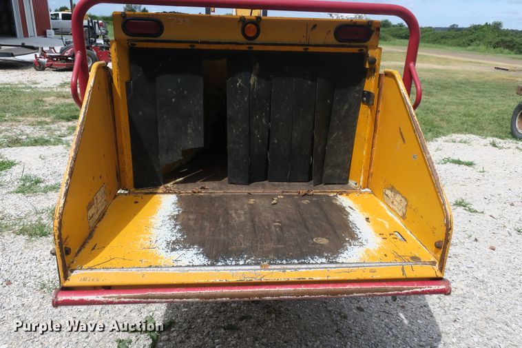 image for item EA9364 Vermeer BC1000 wood chipper