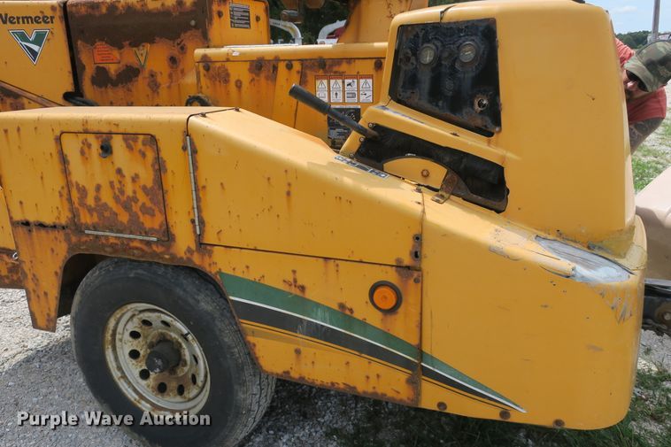 image for item EA9364 Vermeer BC1000 wood chipper