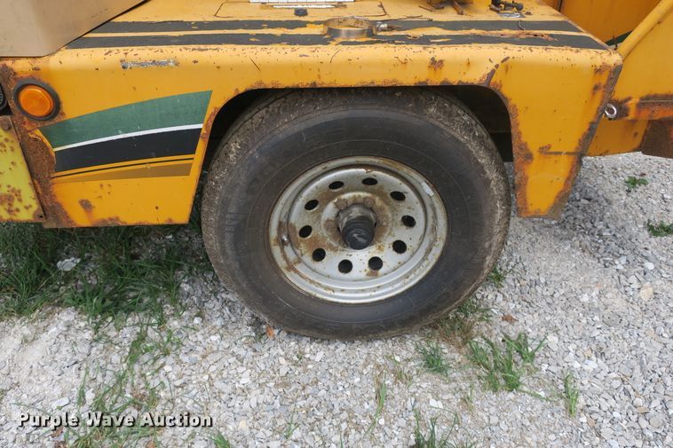 image for item EA9364 Vermeer BC1000 wood chipper