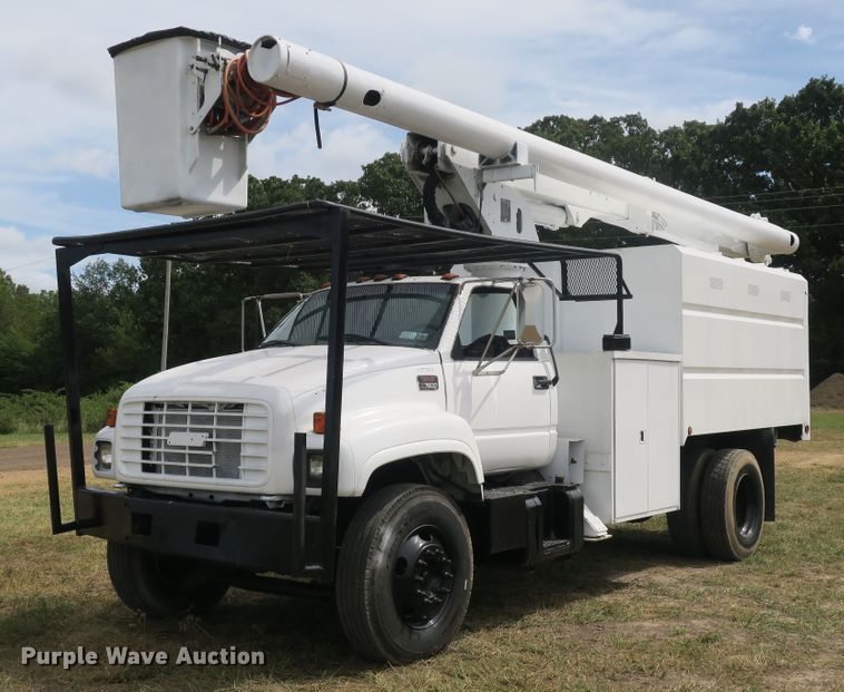 image for item EA9365 2001 GMC C7500 bucket truck