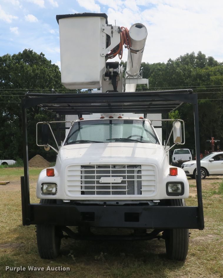 image for item EA9365 2001 GMC C7500 bucket truck