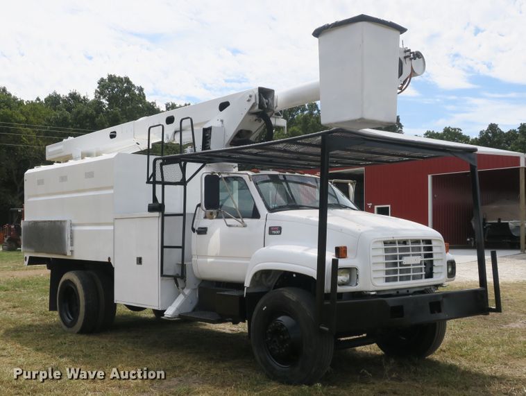image for item EA9365 2001 GMC C7500 bucket truck