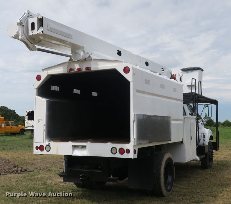 image for item EA9365 2001 GMC C7500 bucket truck