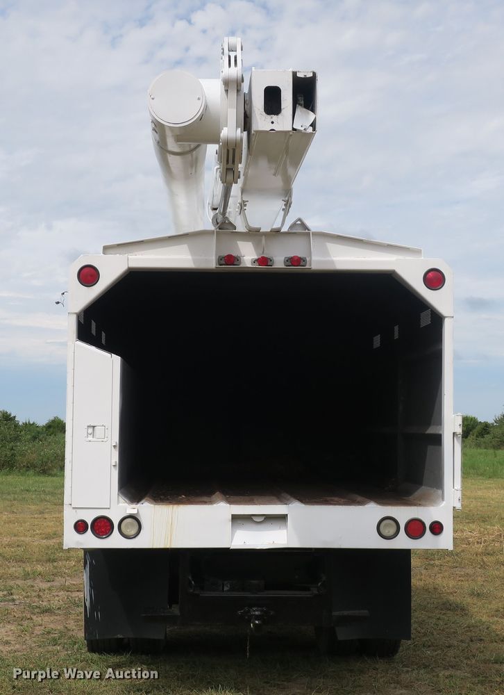image for item EA9365 2001 GMC C7500 bucket truck