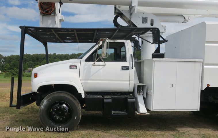 image for item EA9365 2001 GMC C7500 bucket truck