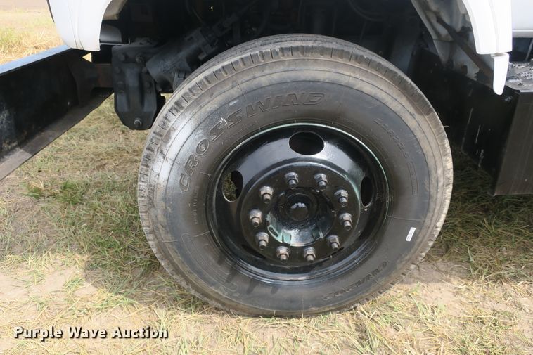 image for item EA9365 2001 GMC C7500 bucket truck