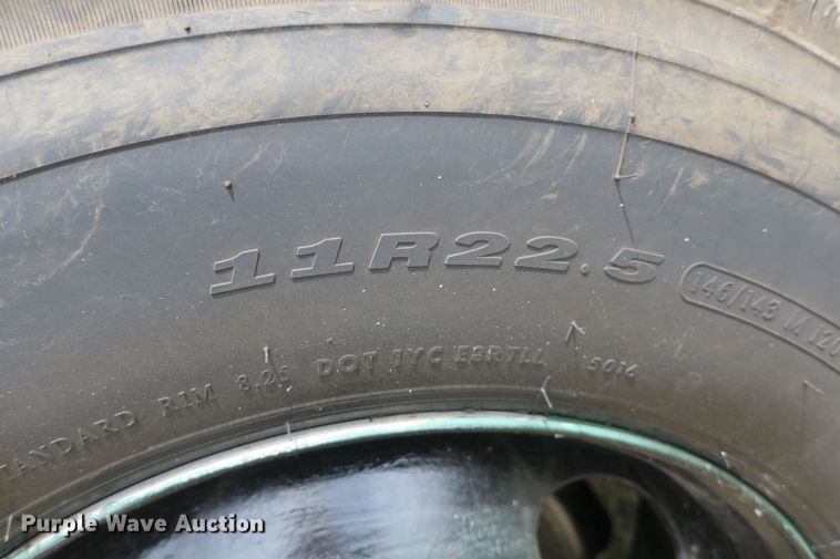 image for item EA9365 2001 GMC C7500 bucket truck