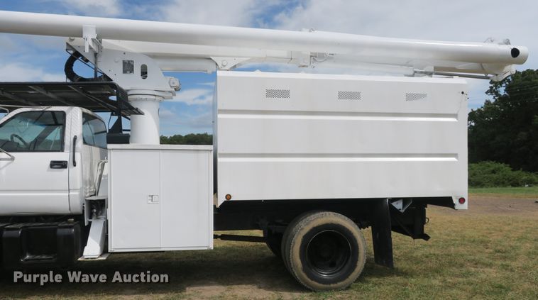 image for item EA9365 2001 GMC C7500 bucket truck