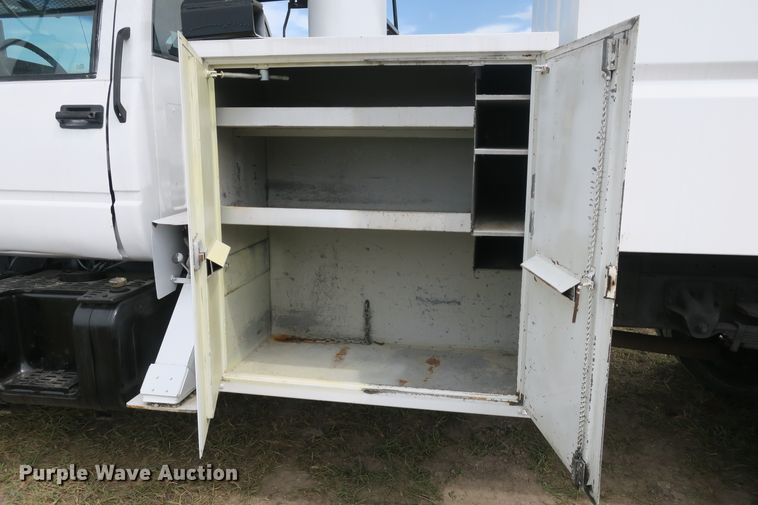 image for item EA9365 2001 GMC C7500 bucket truck