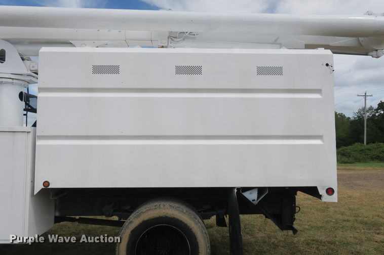 image for item EA9365 2001 GMC C7500 bucket truck