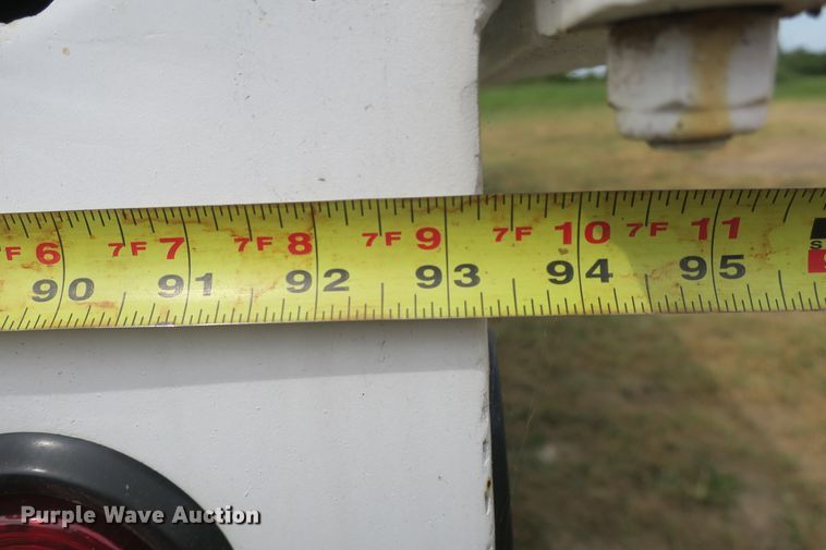 image for item EA9365 2001 GMC C7500 bucket truck