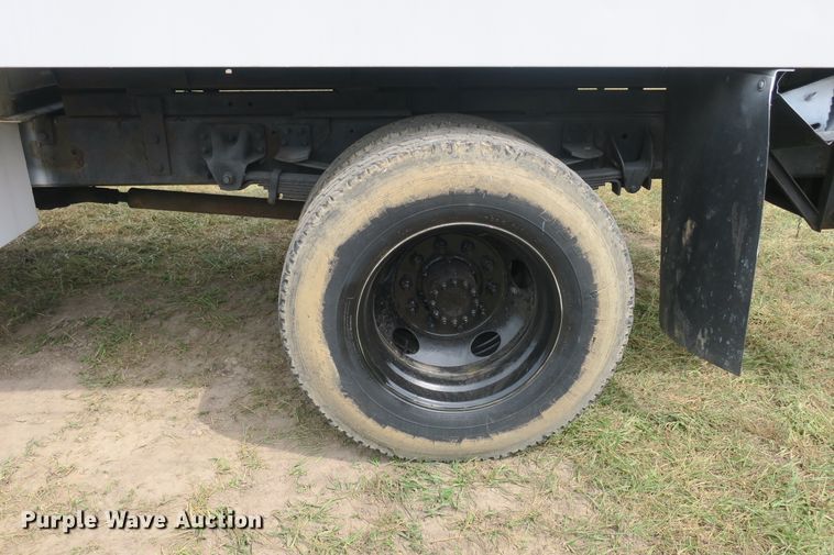 image for item EA9365 2001 GMC C7500 bucket truck