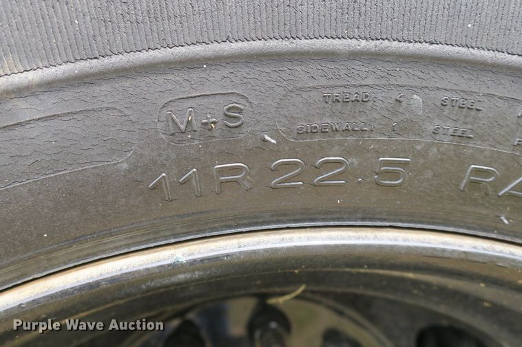 image for item EA9365 2001 GMC C7500 bucket truck