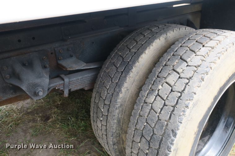 image for item EA9365 2001 GMC C7500 bucket truck