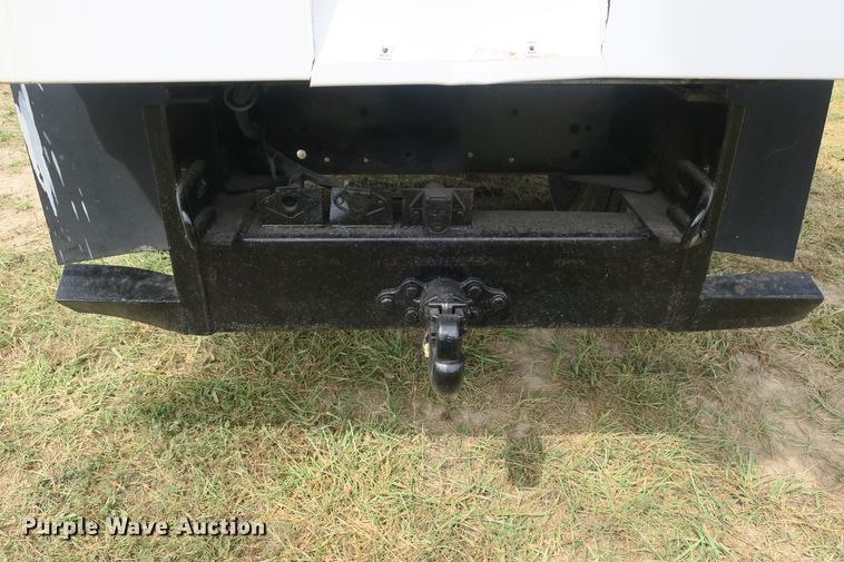 image for item EA9365 2001 GMC C7500 bucket truck